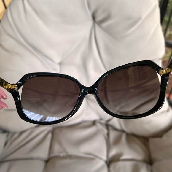 GUCCI OVERSIZED SUNGLASSES - Picture 2 of 15